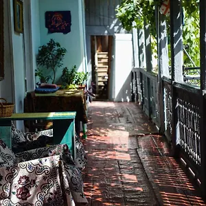 https://lets-go-apartment.alltbilisihotels.com