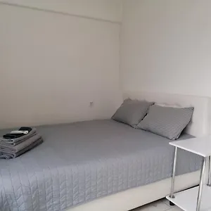 https://pochasovo-for-rent-studia-metro-dorogozici-kiev.hotels-of-kiev.com